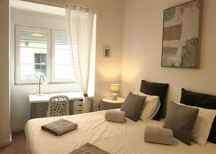 Alm- Spacious. Sunny. Patio. Quiet Area. Fast Wifi