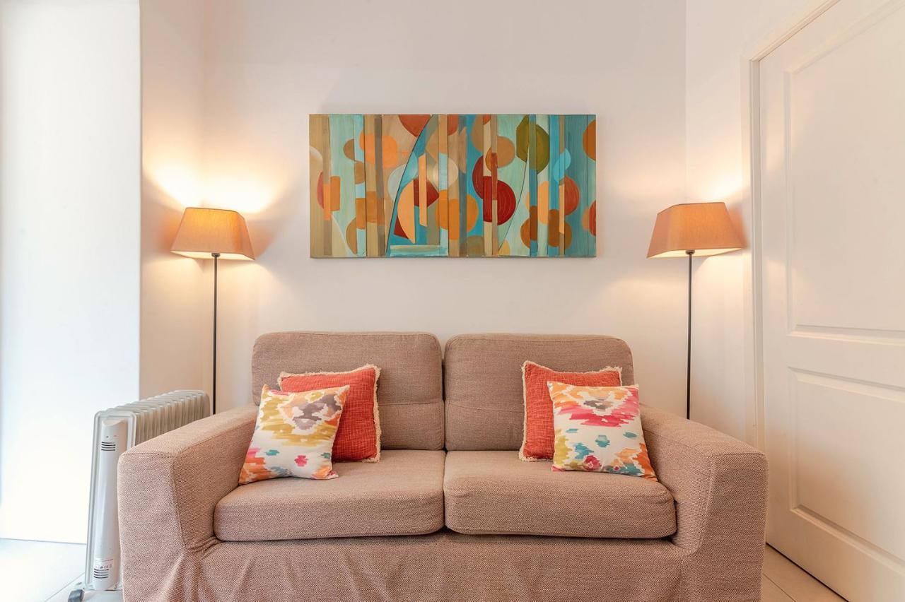 Alm- Spacious. Sunny. Patio. Quiet Area. Fast Wifi Apartment Lissabon