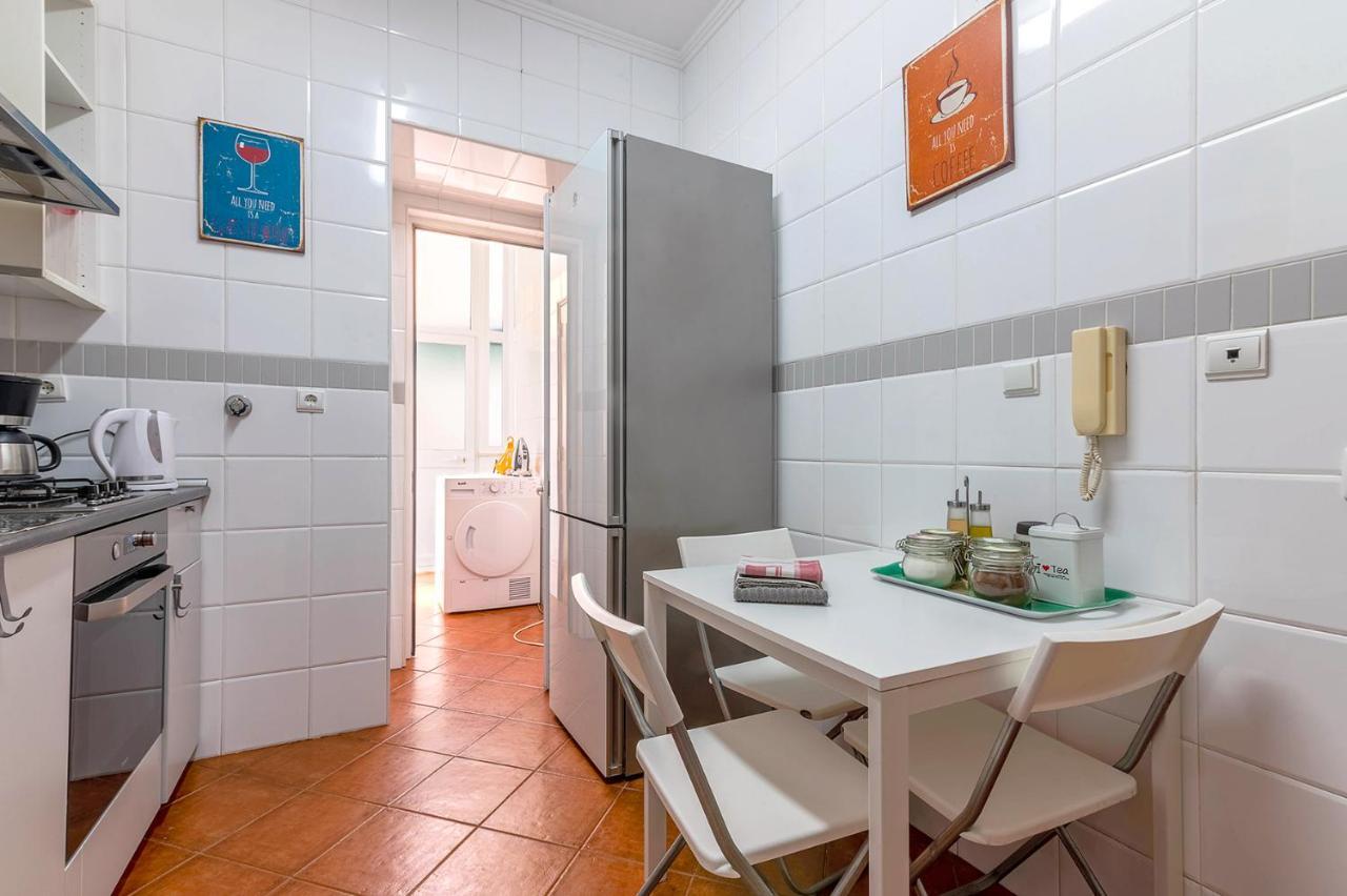Apartment Alm- Spacious. Sunny. Patio. Quiet Area. Fast Wifi *