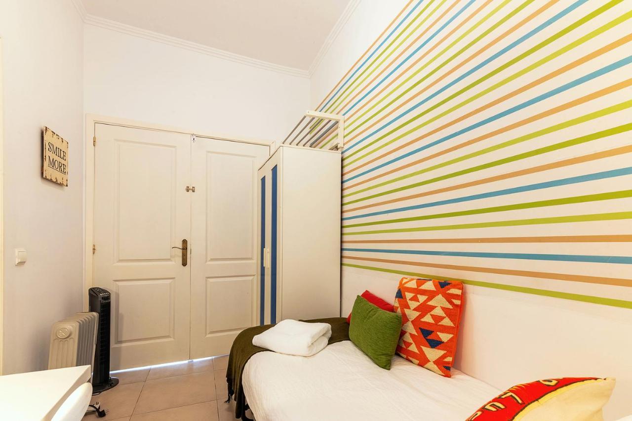 Alm- Spacious. Sunny. Patio. Quiet Area. Fast Wifi * Lissabon