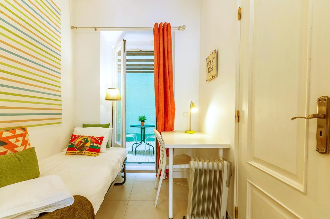 Alm- Spacious. Sunny. Patio. Quiet Area. Fast Wifi Lissabon