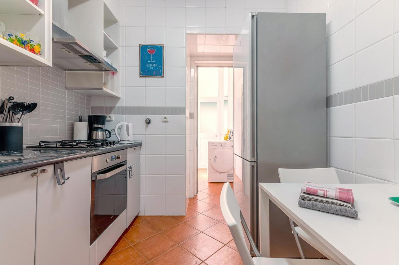 Alm- Spacious. Sunny. Patio. Quiet Area. Fast Wifi * Lissabon